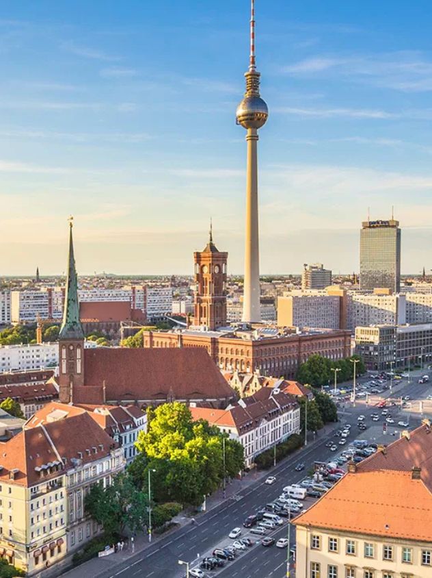 Panorama von Berlin mit Fernsehturm – Unser Standort in der Hauptstadt“
