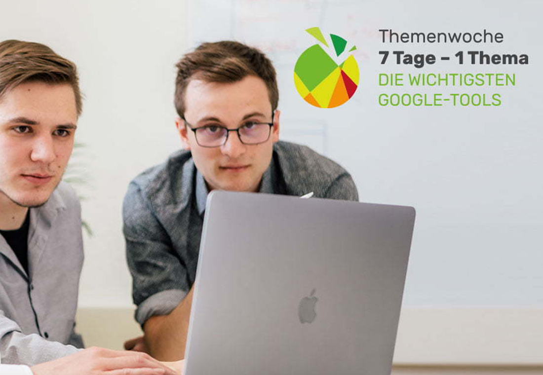 Blog econsor Themenwoche Google tools Google Page Speed Drei Mitarbeiter am PC und betrachten den Mointor