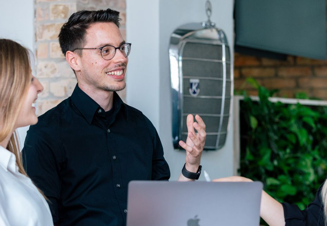 SEO vs. SEA SEO & SEA-Experten im Austausch, wie Synergien mit beiden erreicht werden können