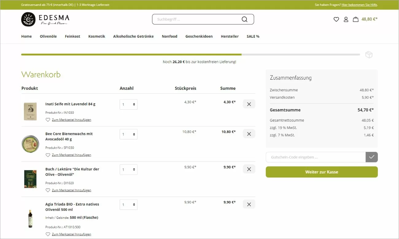 Edesma-Warenkorb-mit-Anzeige-zur-kostenfreien-Lieferung.jpg Screenshot der Warenkorbseite des EDESMA-Shops. Die Seite ist von einem weißen und olivgrünen Erscheinungsbild geprägt. Auf der linken Seite sind die einzelnen Produkte aufgelistet, welche sich im Warenkorb befinden. Auf der rechten Seite ist eine Zusammenfassung der Gesamtsumme dargestellt.