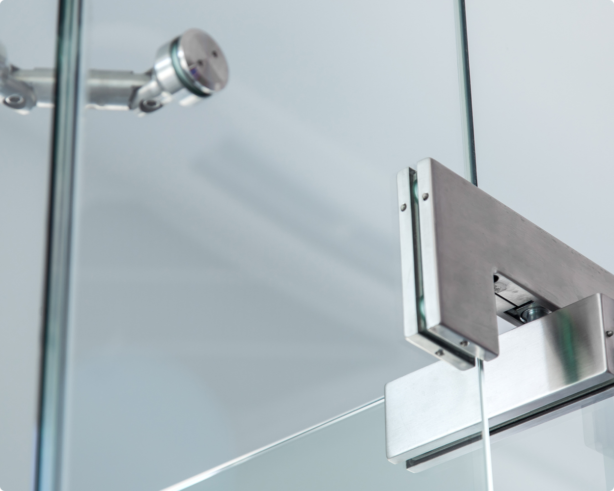 Mockup der crl Website auf zwei Laptops