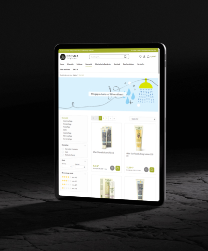 edesma-bilderreihe-3 Ein Tablet steht hochkant auf einem düsteren Steinoberfläche . Auf dem Bildschirm des Tablets ist der EDESMA-Shop abgebildet.