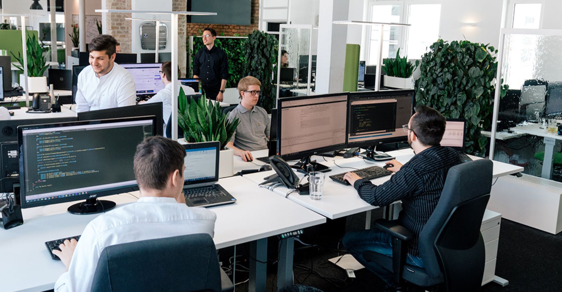 Magento Agentur Entwickler arbeiten im Büro