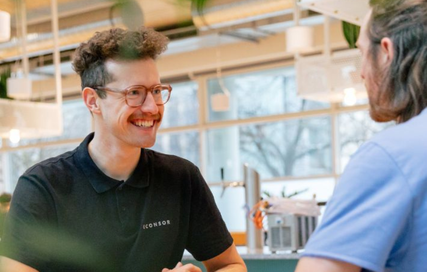 Shopware Entwickler besprechen die Umsetzung eines Shopware-Konfigurators