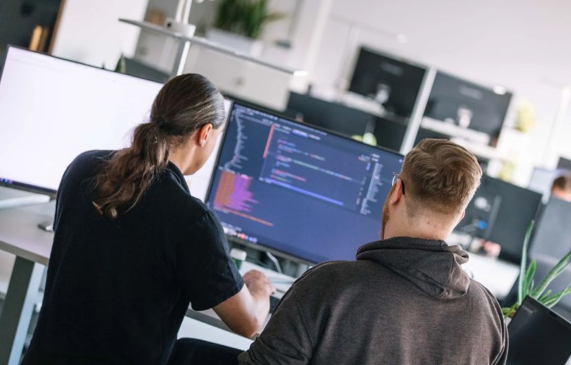 shopware-heilbronn Zwei Entwickler bei der Arbeit